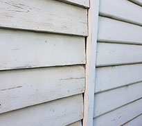 A large gap between the old house and the new weatherboards